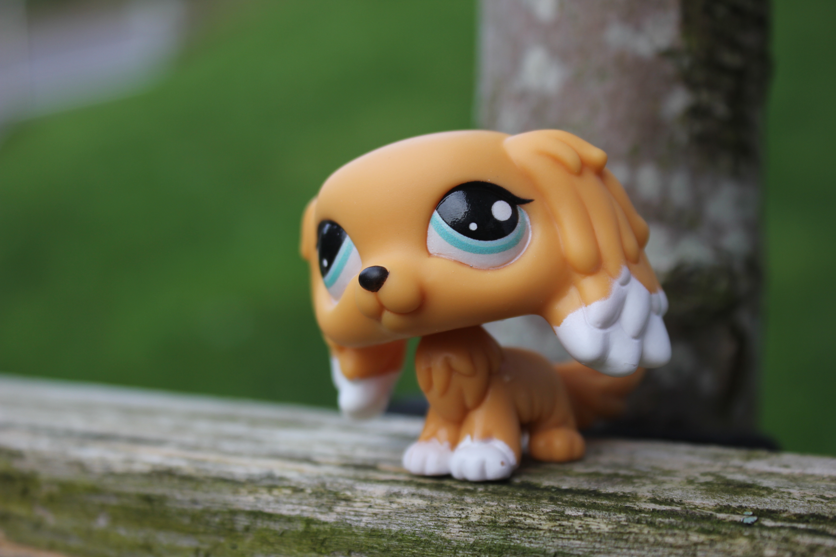 Small Plastic yellow dog